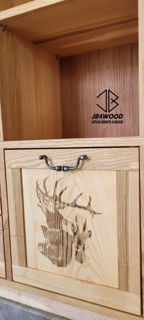 Armoire a fusils bois gravure sanglier — JB4WOOD