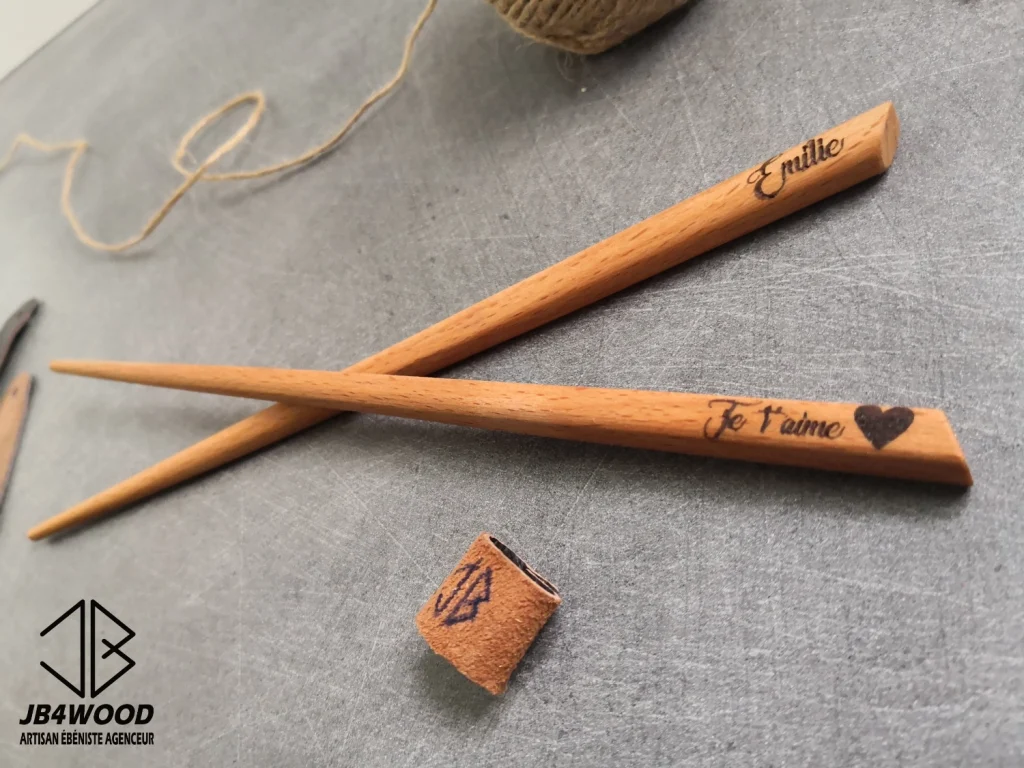 Baguettes chinoises hêtre massif gravure personnalisée Aigueperse — JB4WOOD ébéniste agenceur Auvergne