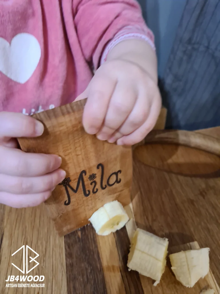 Couteau Montessori en hêtre massif gravé — JB4WOOD ébéniste agenceur Auvergne