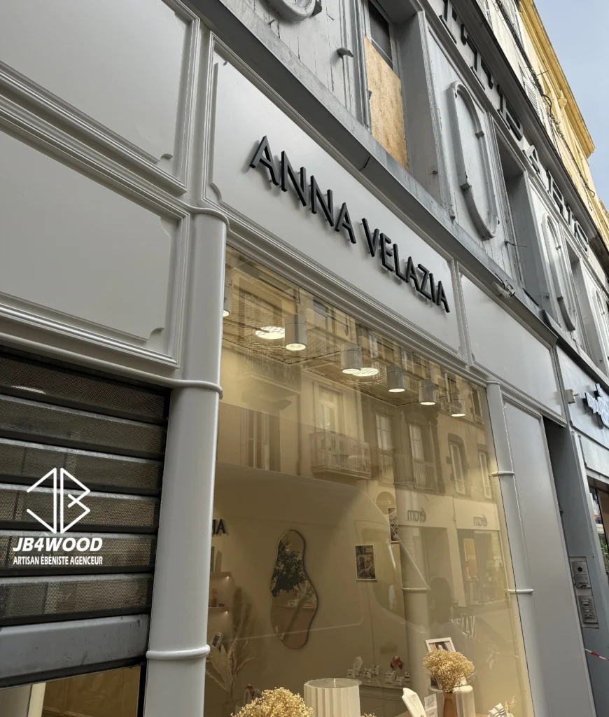 Devanture façade magasin bijouterie moulures peinture — JB4WOOD ébéniste agenceur Auvergne