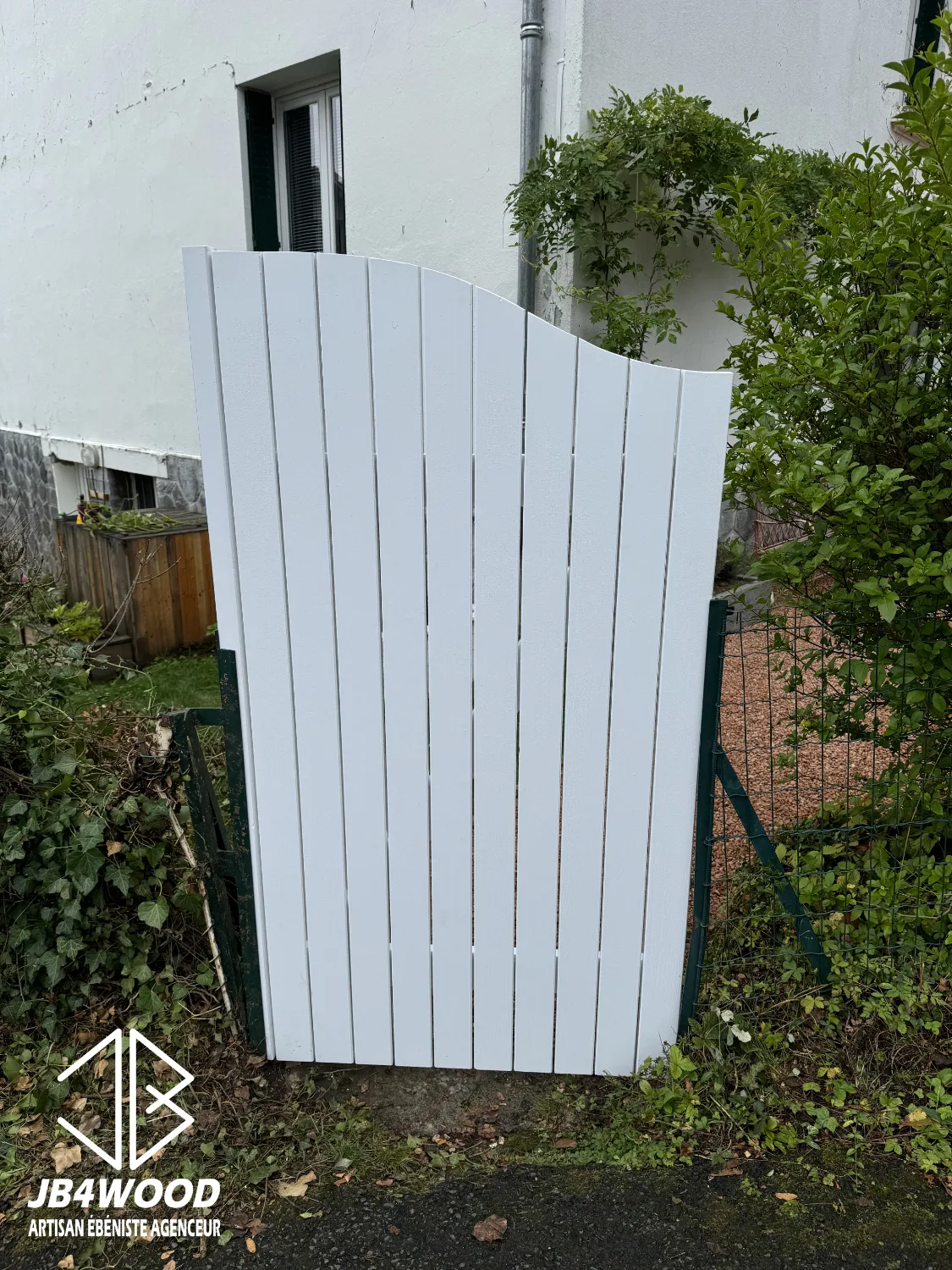 Portillon sur mesure en bois pour l'extérieur, dessus cintré