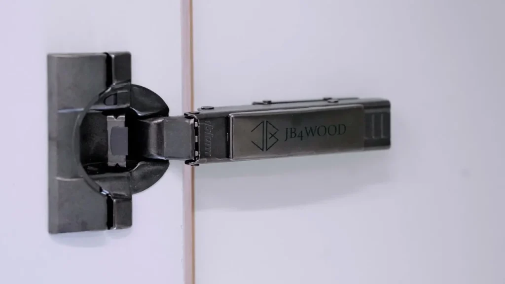 Charnière Blum noir onyx avec cache JB4WOOD gravé