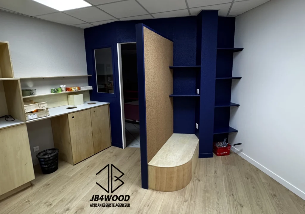 Salle de pause industrie pharmaceutique sur mesure — JB4WOOD ébéniste agenceur Auvergne