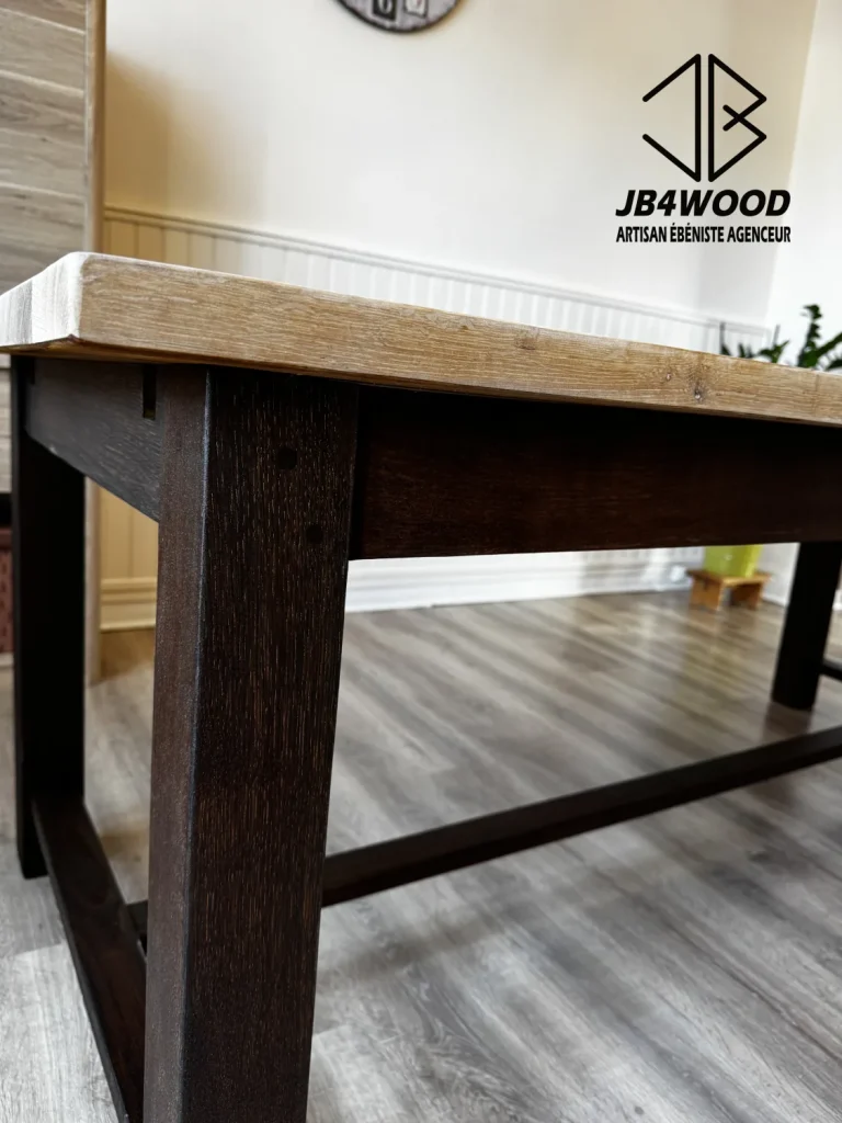 Détail table chêne, plateau clair huilé et piètement ébonisé noir — JB4WOOD